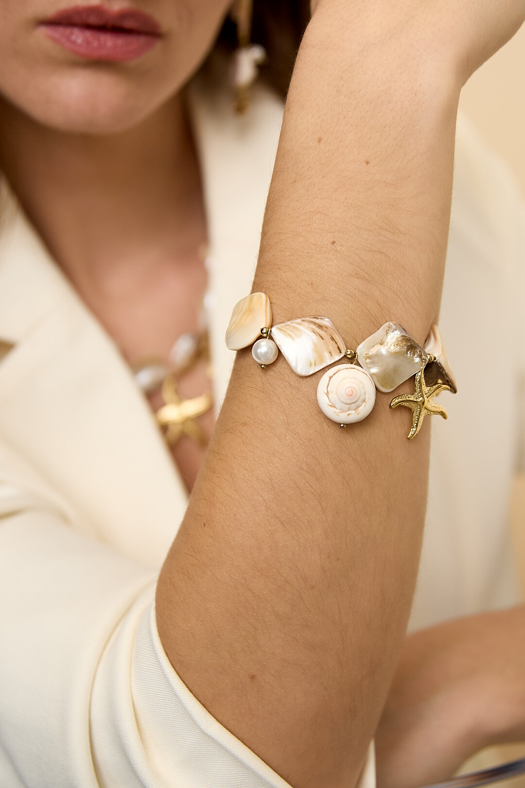 Bracelet with shells, sea charms and gold beads h5 Picture2