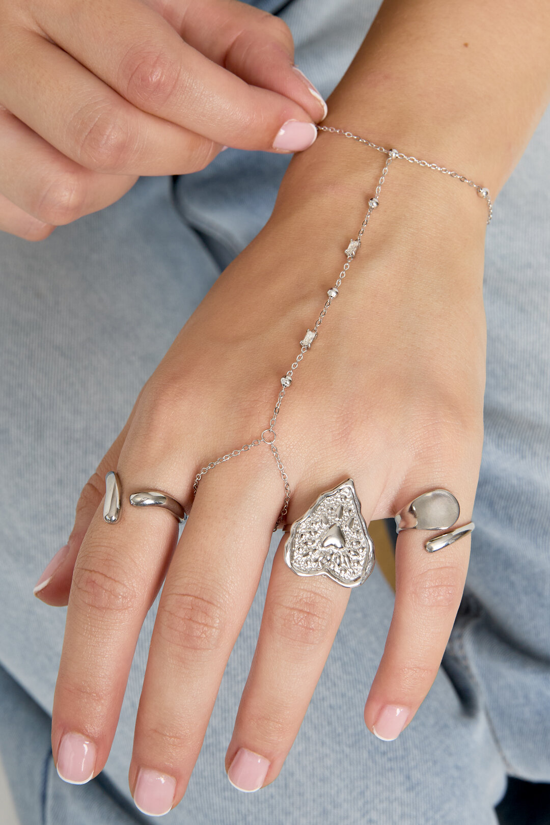Chaîne de main avec perles et pierres rectangulaires