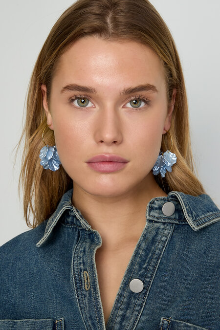 Hoop Earrings With Mother-Of-Pearl Leaves 2