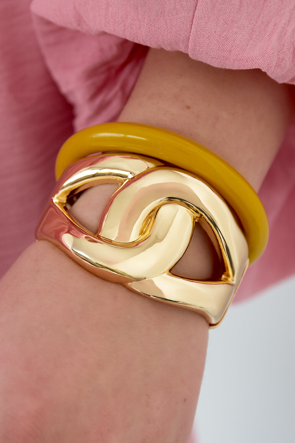 Bold knot bangle h5Picture2