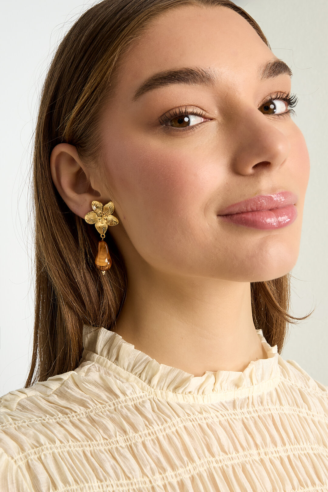 Flower earrings with organic bead h5 Picture2