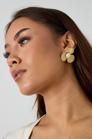 boucles d'oreilles fleur avec perle h5 Image2