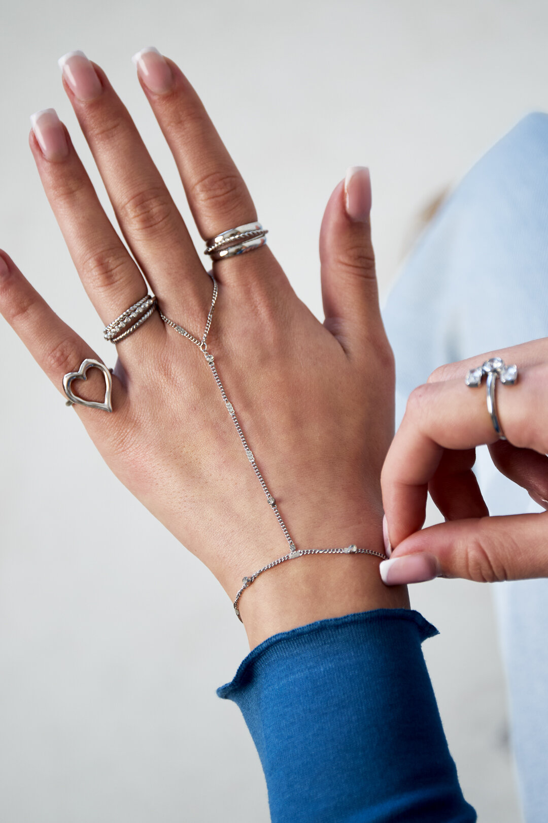 Hand chain with stones Picture2