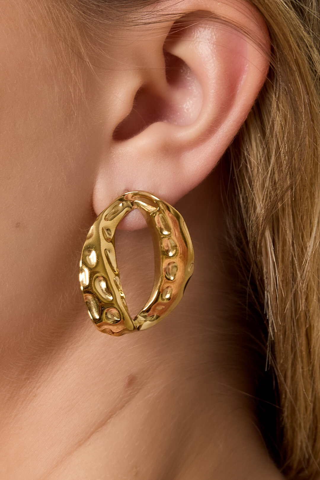 Letter O earring Picture2