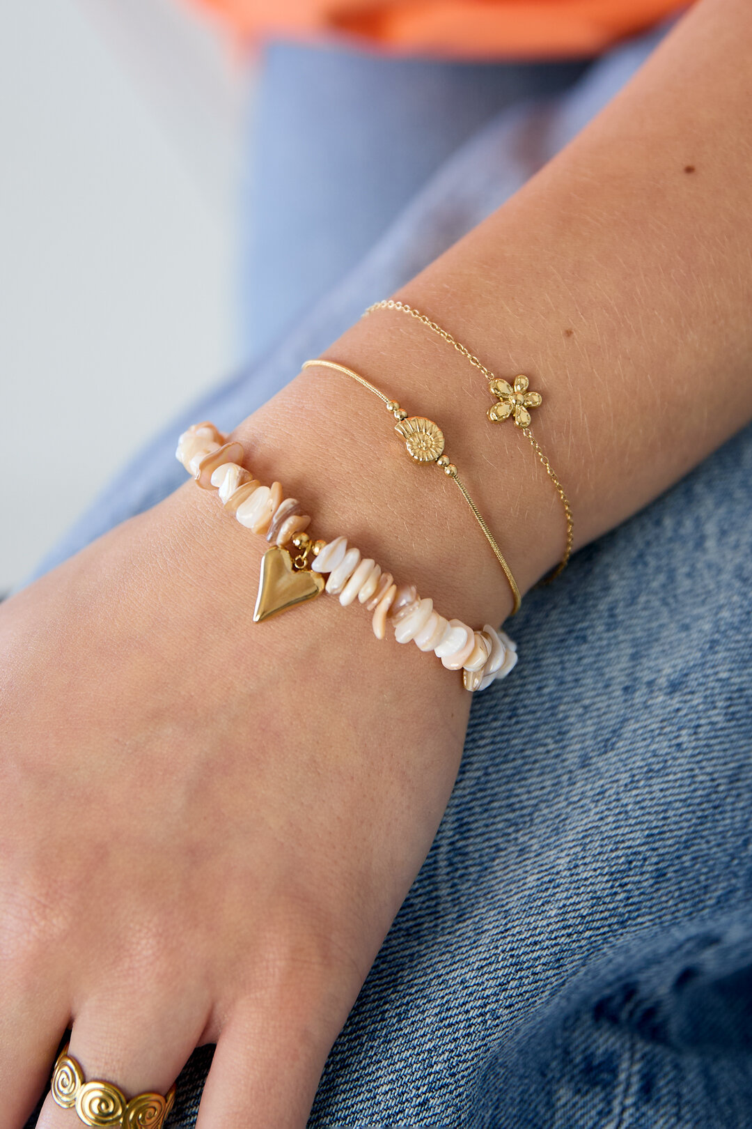 Minimalist bracelet with spiral shell h5 Picture2
