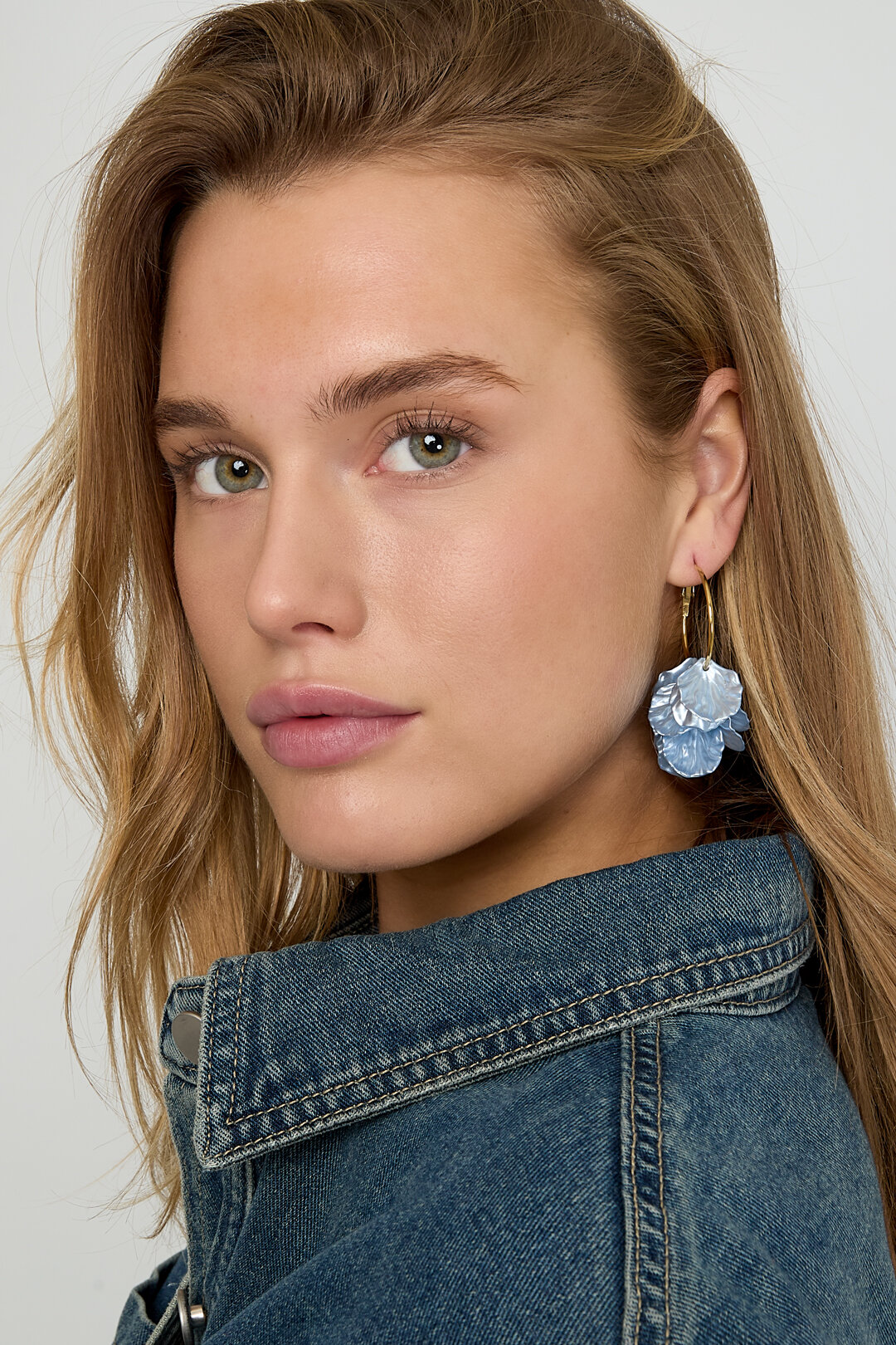 Hoop earrings with mother-of-pearl leaves h5 Picture3