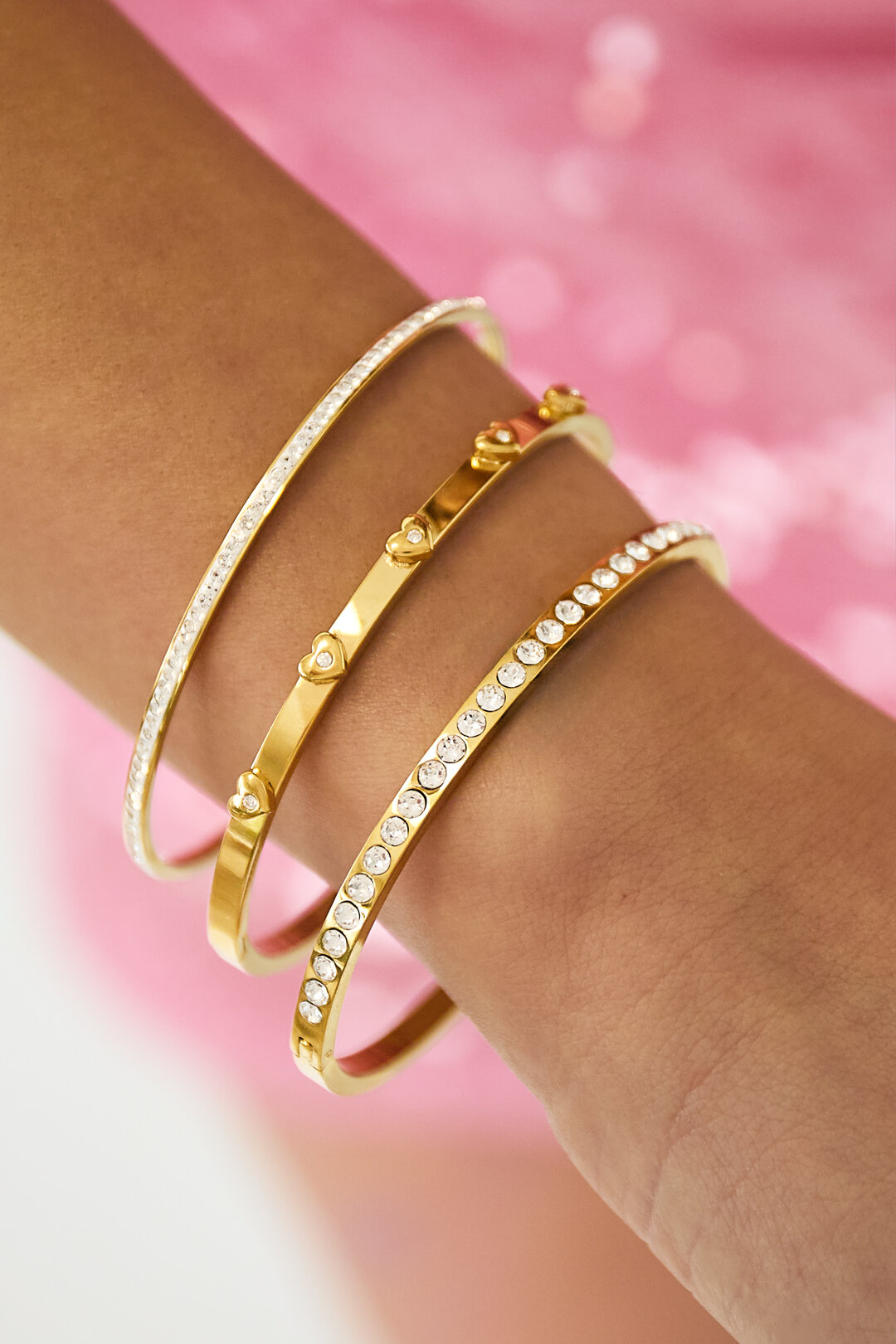 Bracelet orné d'une rangée de pierres