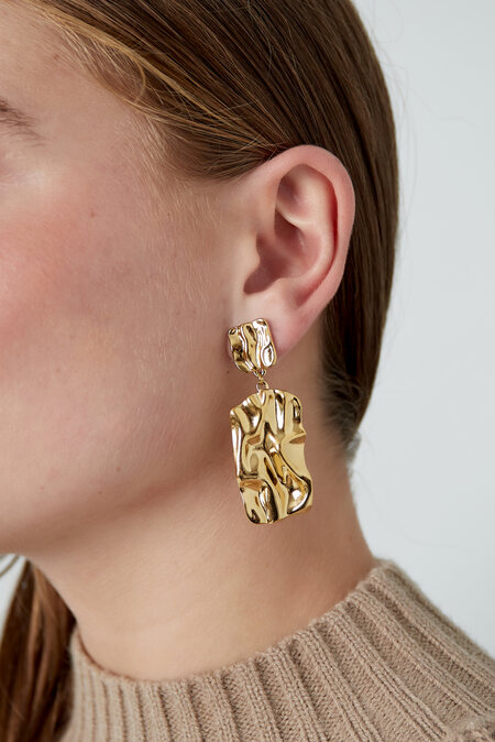 Lange Statement-Struktur-Ohrringe – Goldfarbe - Goldfarbefarbe