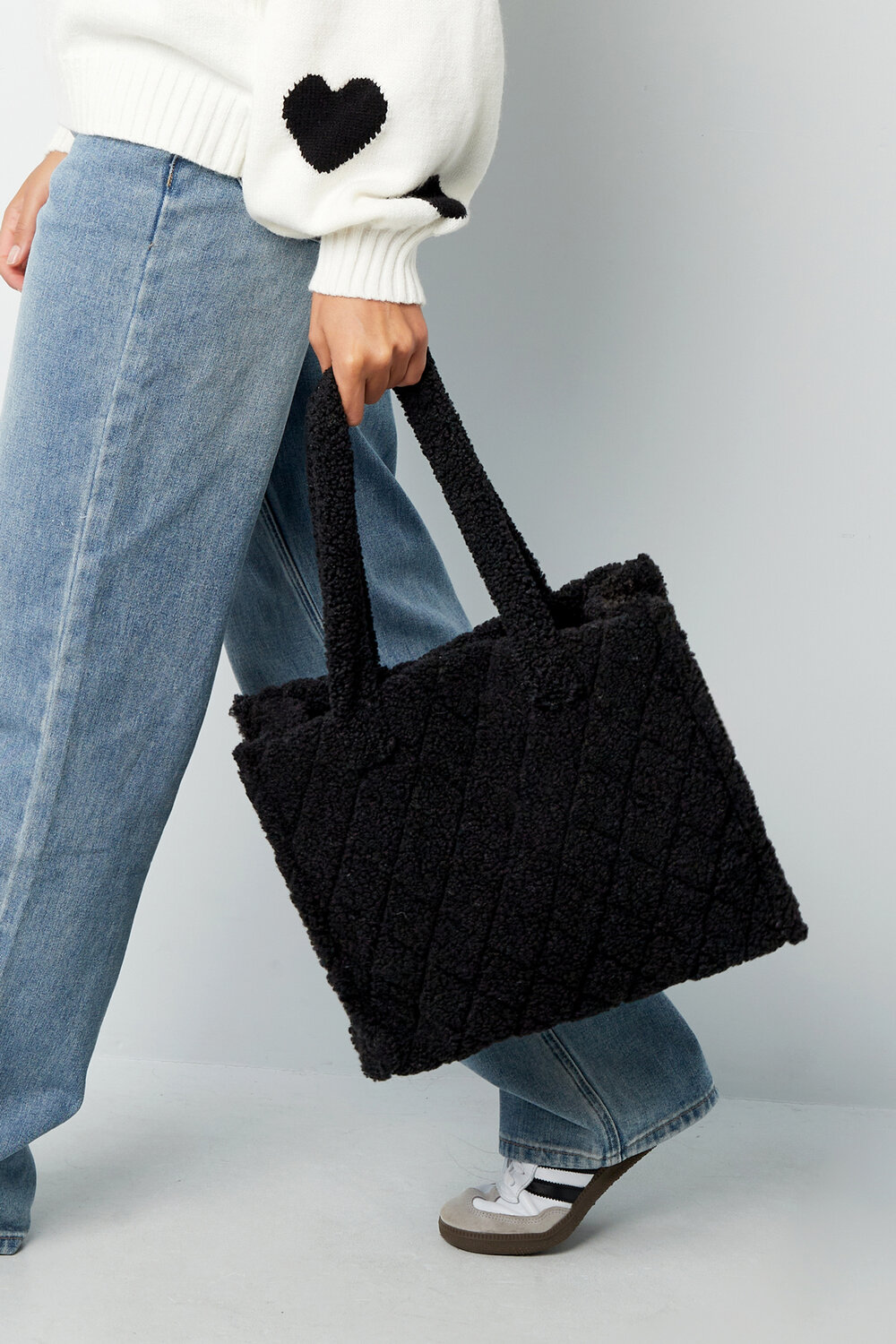 Fuzzy tote bag h5Picture2