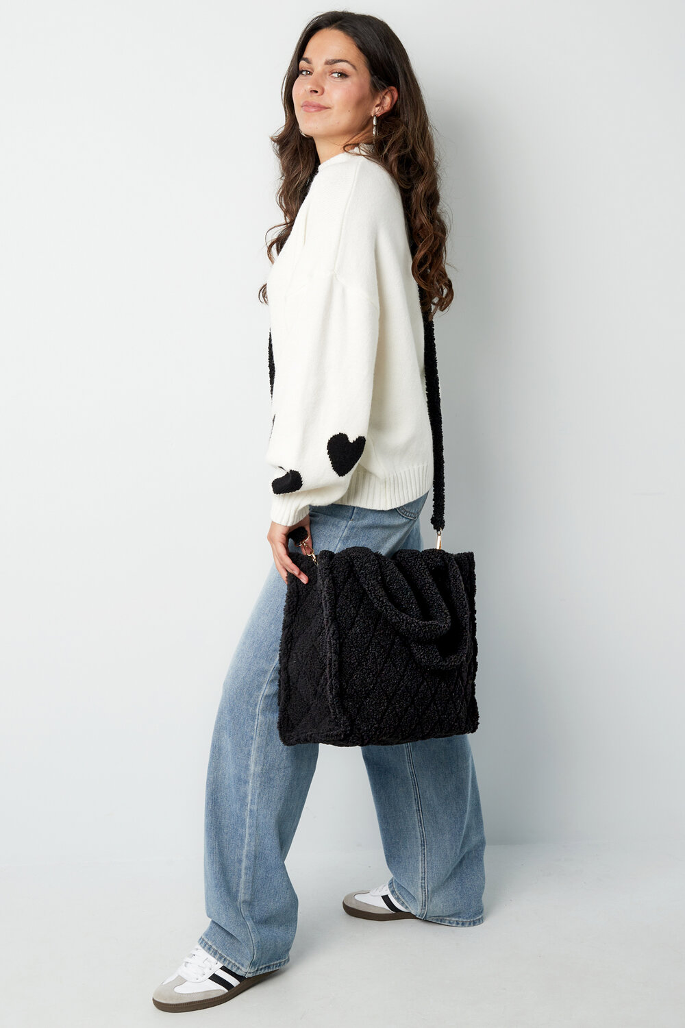 Fuzzy tote bag h5Picture3