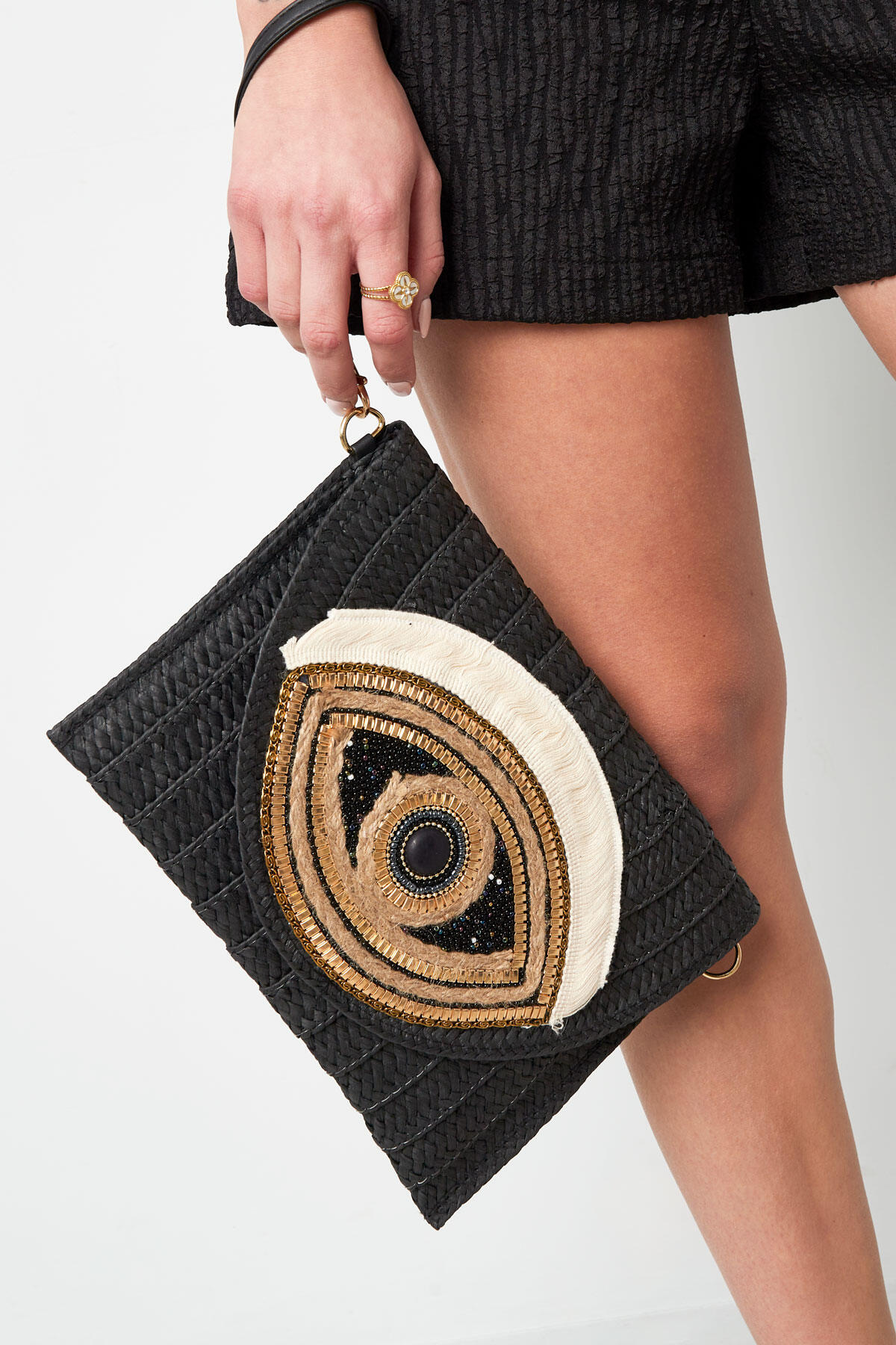 Borsa All Eyes on You questa estate h5 Immagine2
