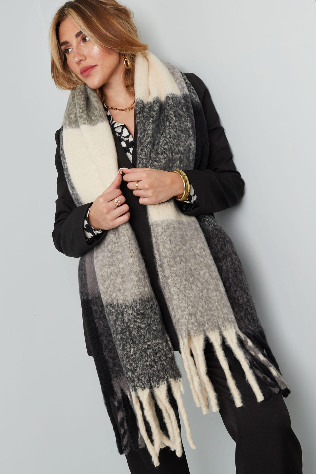 Scarf surfaces black beige h5 Picture6