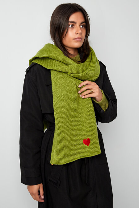 Winterschal mit Herzdetail