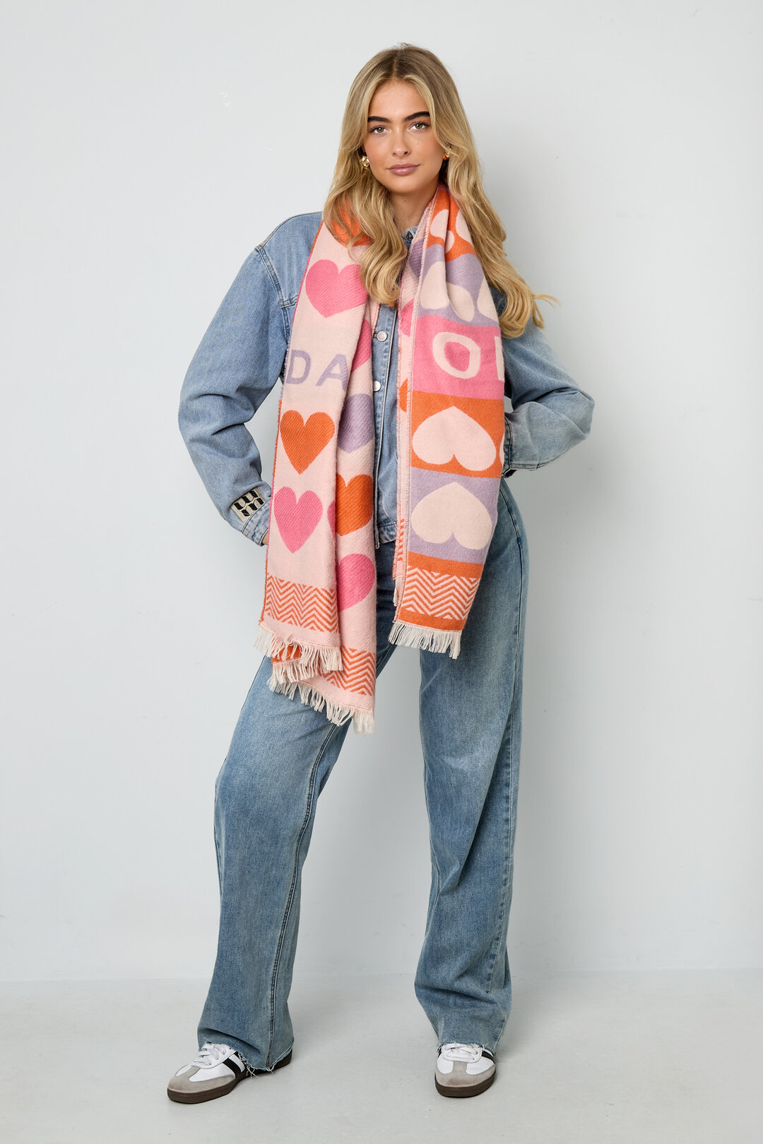 Scarf with hearts h5Picture4