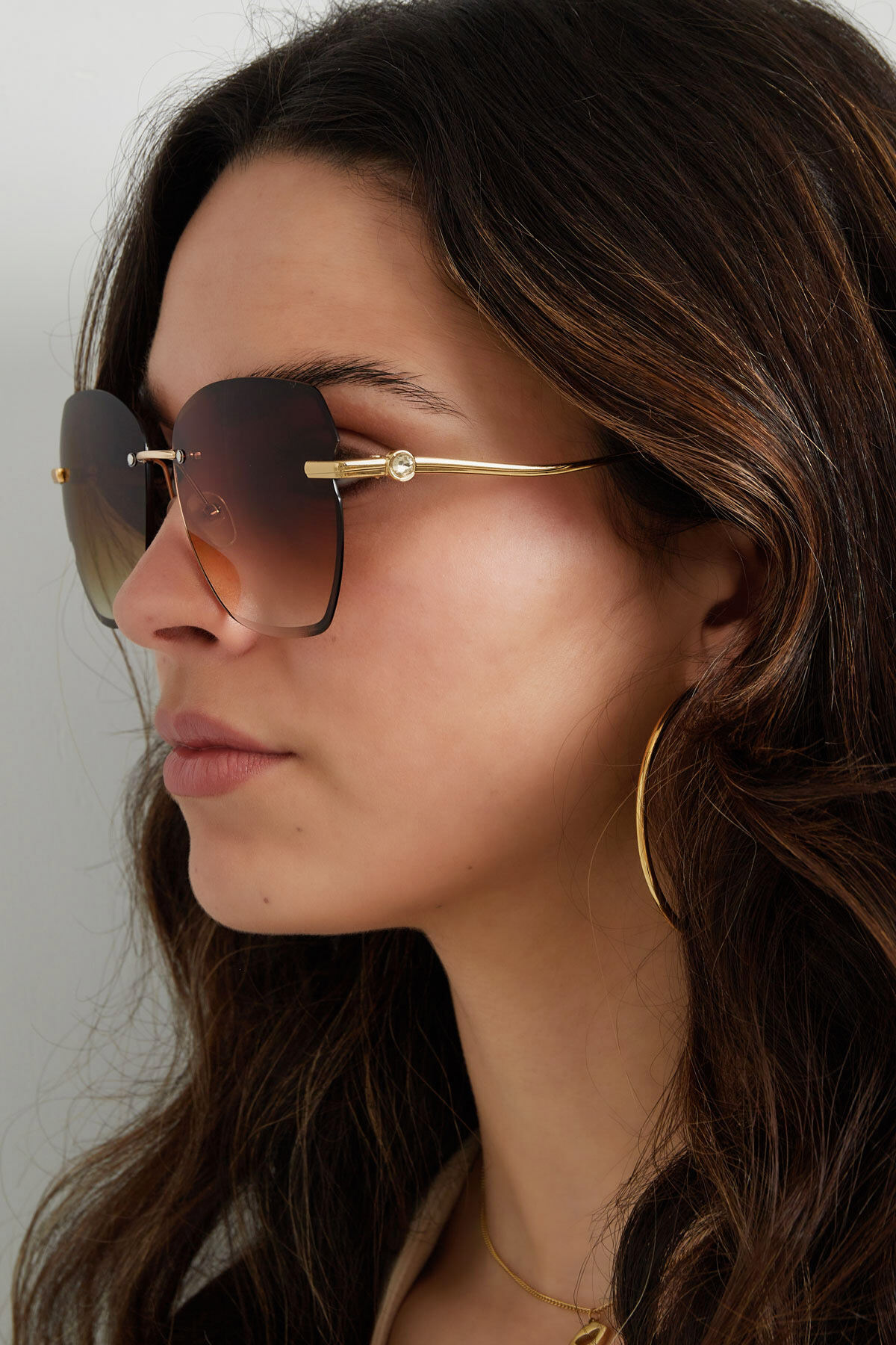 Statement-Sonnenbrille mit goldenen Beschlägen – braun h5 Bild3