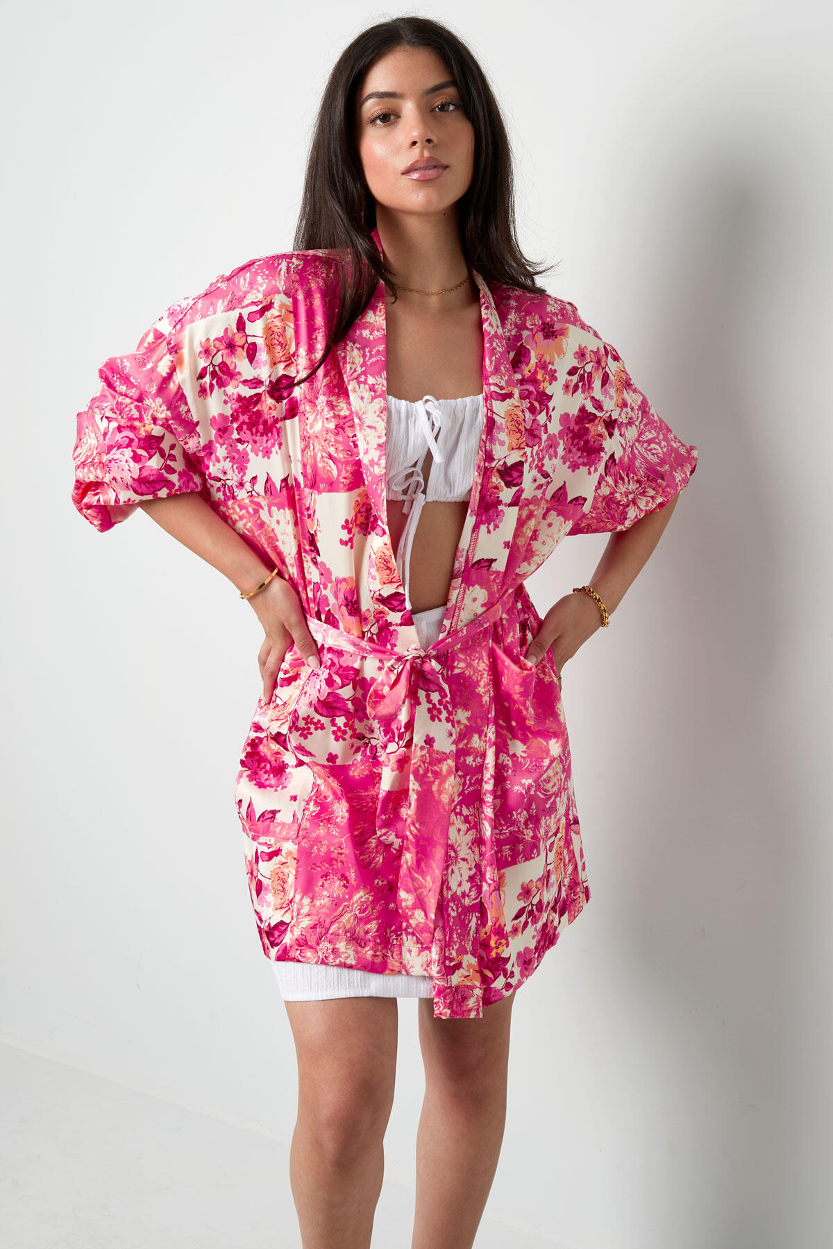 Kurzer Kimono mit grünen Blumen – mehrfarbig Bild3