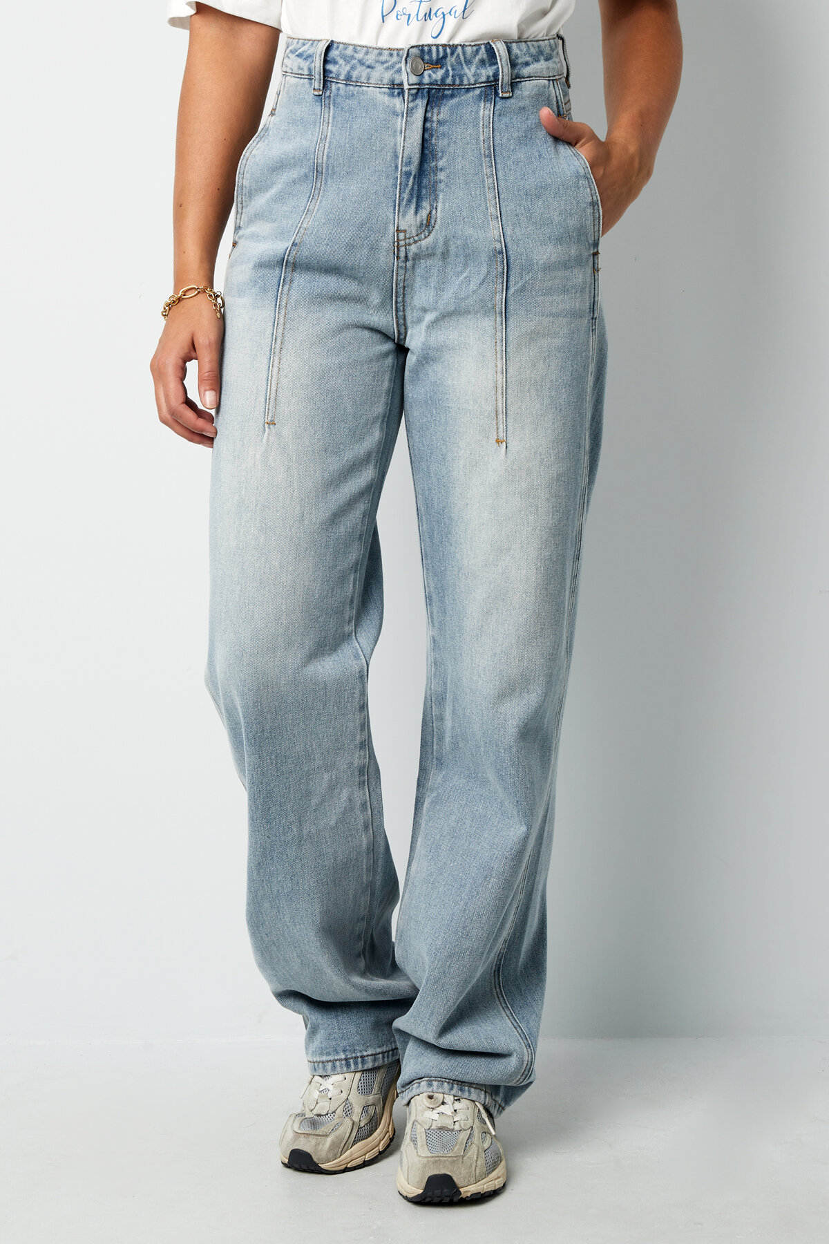 Frauen-Hochbund-Breitbein-Jeans in Hellwaschung h5 Bild2
