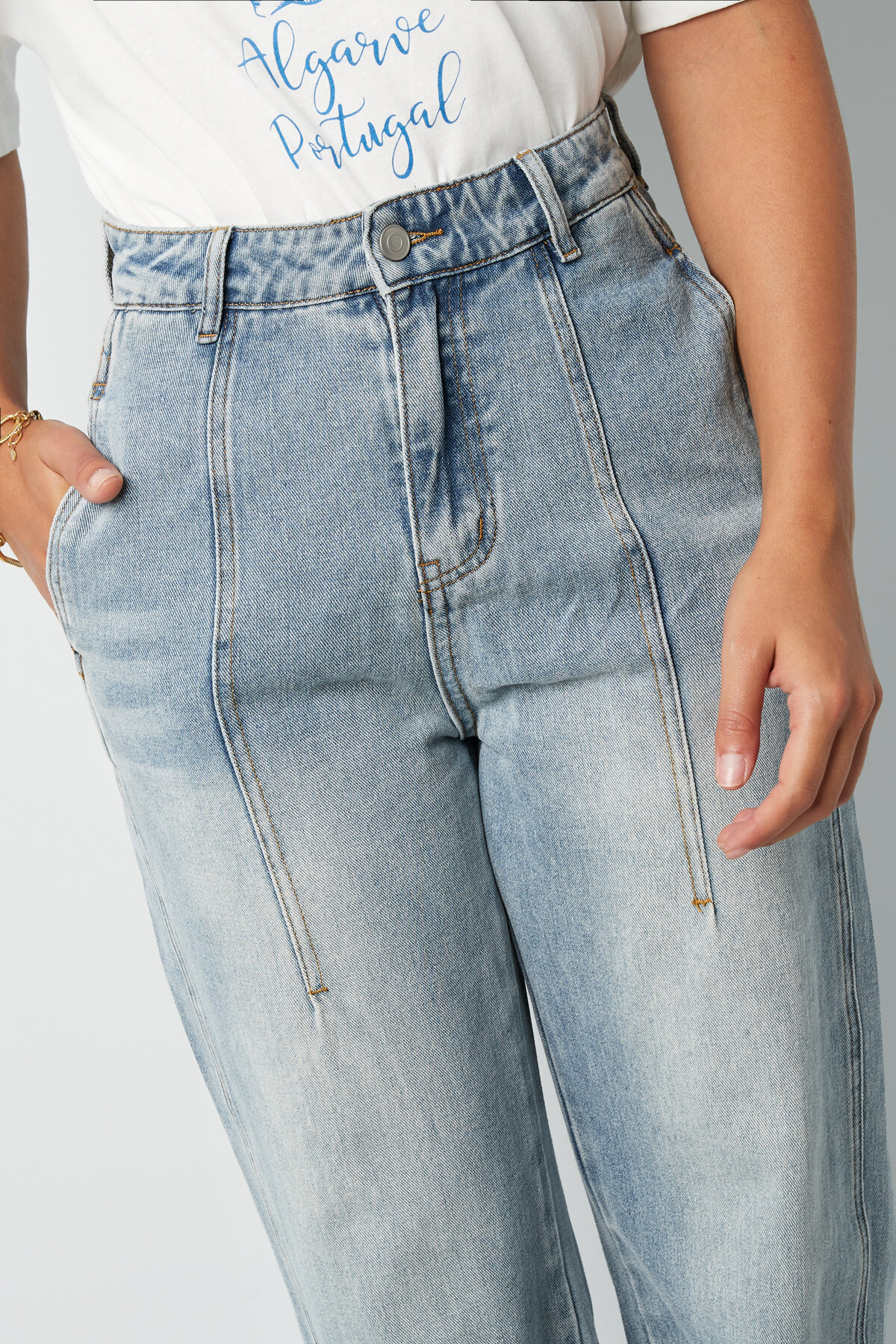 Frauen-Hochbund-Breitbein-Jeans in Hellwaschung h5 Bild3