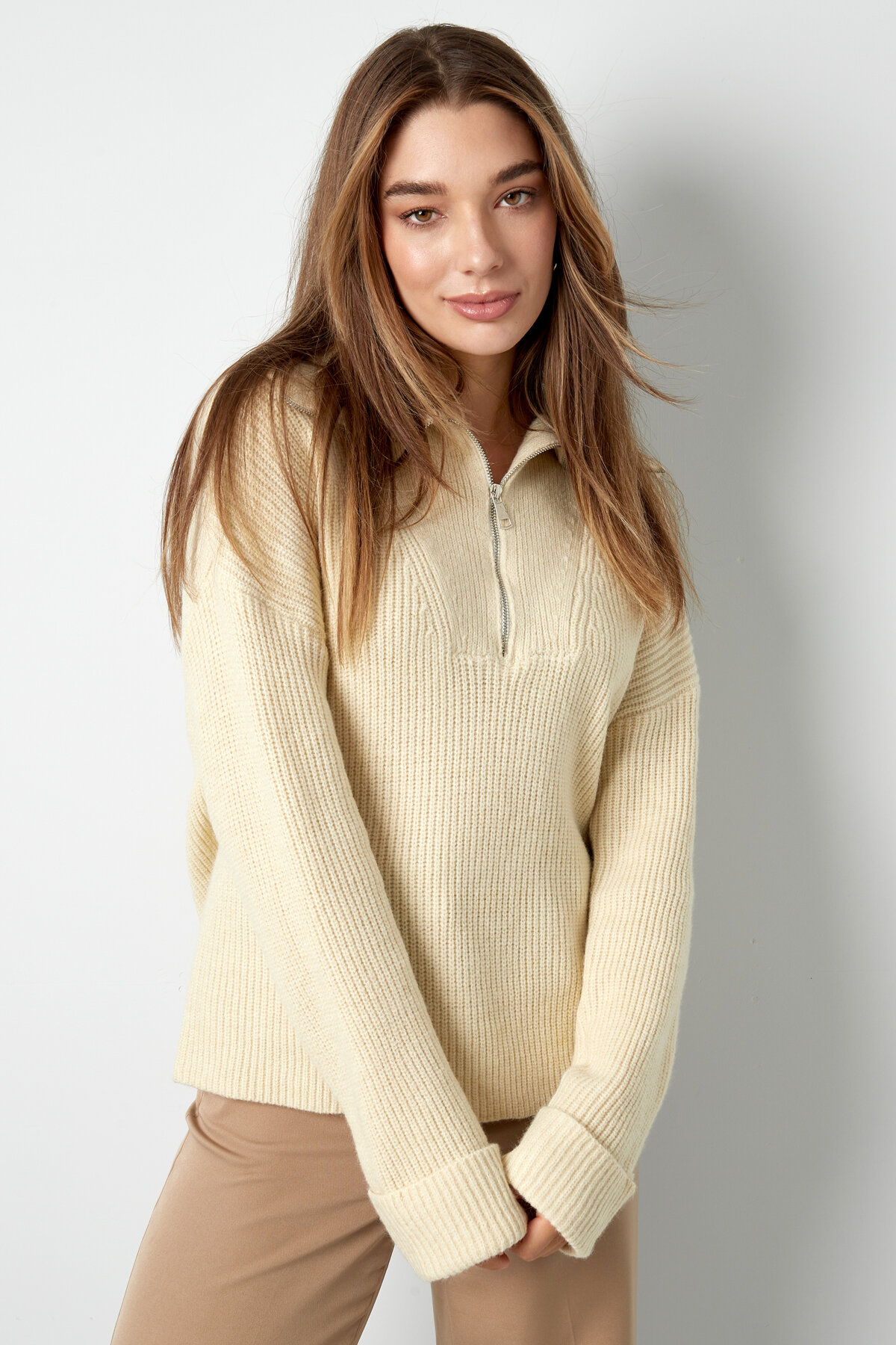 Maglione da donna in misto lana lavorato a maglia con zip parziale tessuto a coste h5 Immagine4
