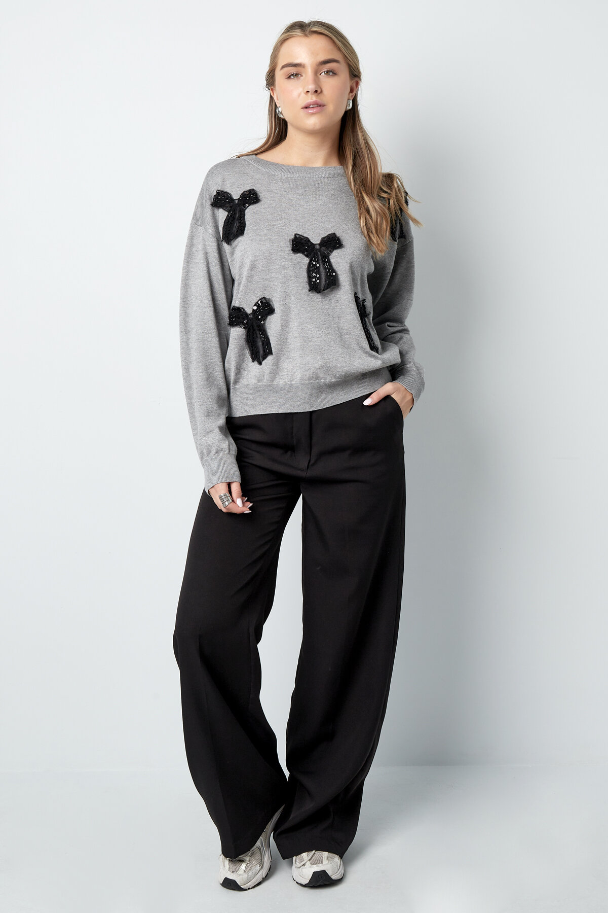 Maglione lavorato a maglia per donna con dettagli decorativi a fiocco h5 Immagine3