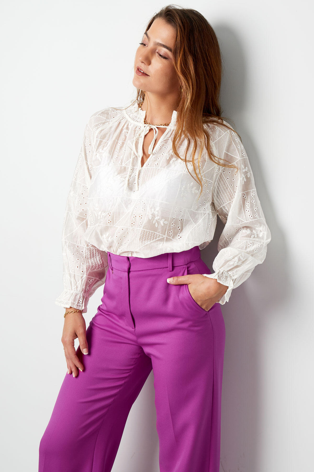 Bluse mit V-Ausschnitt, bestickt, cremefarben Bild6
