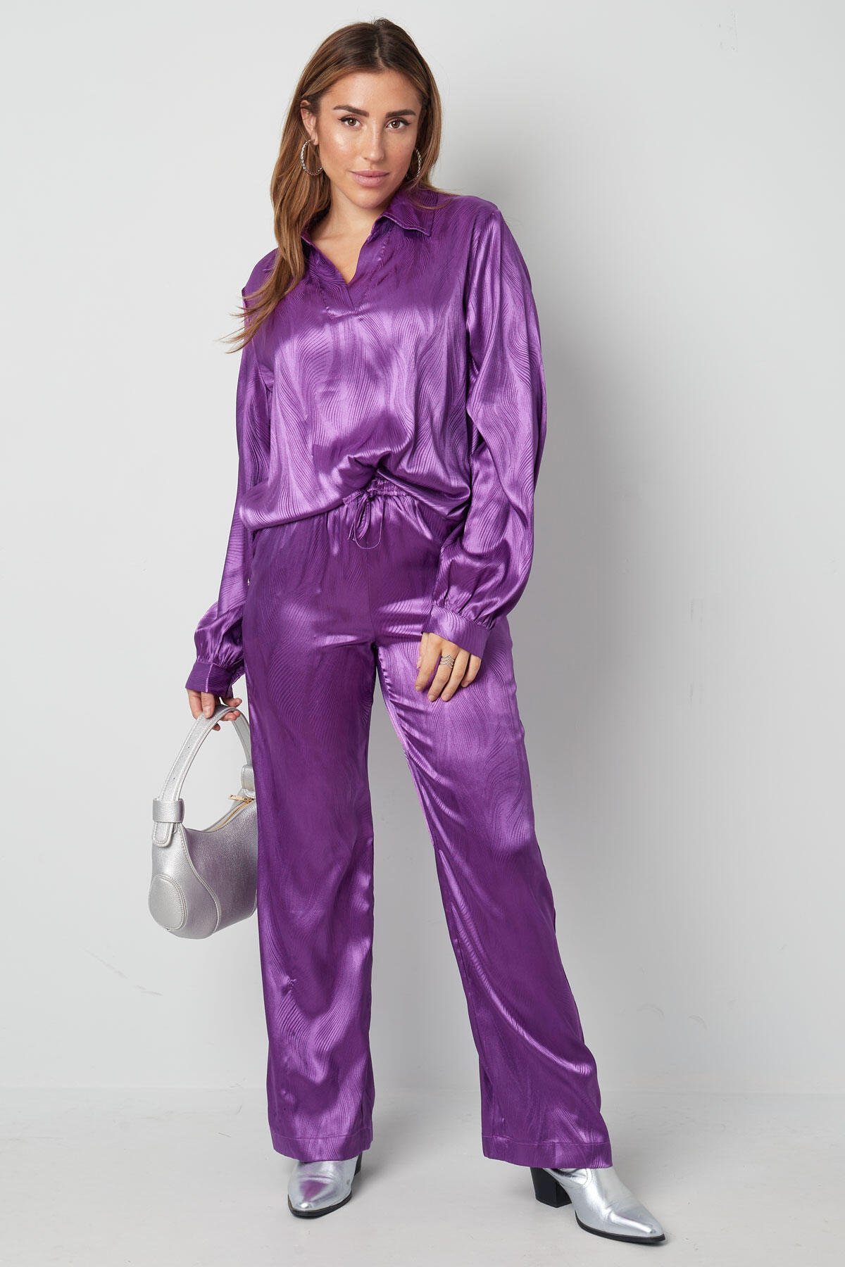 Satinbluse mit Aufdruck – Lila Bild5