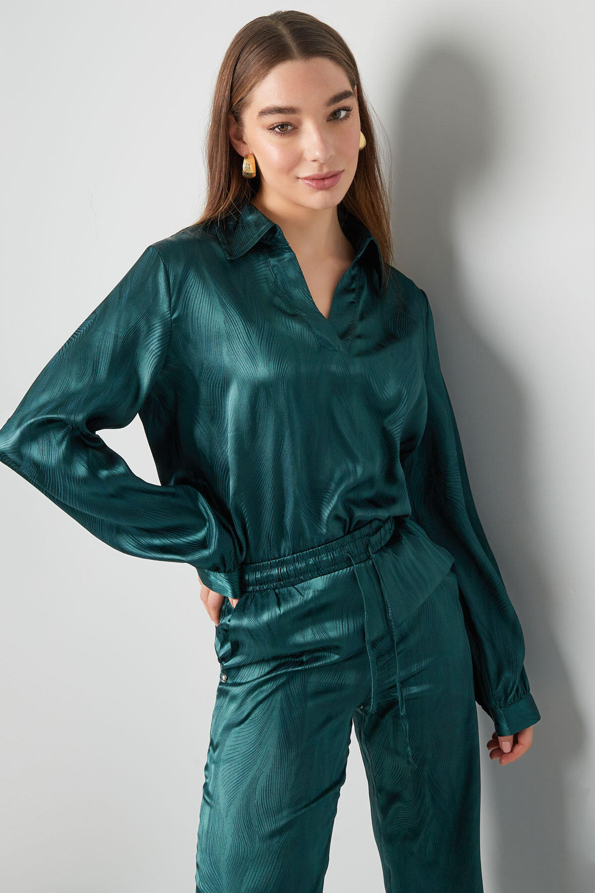 Satinbluse mit Aufdruck – Lila Bild2