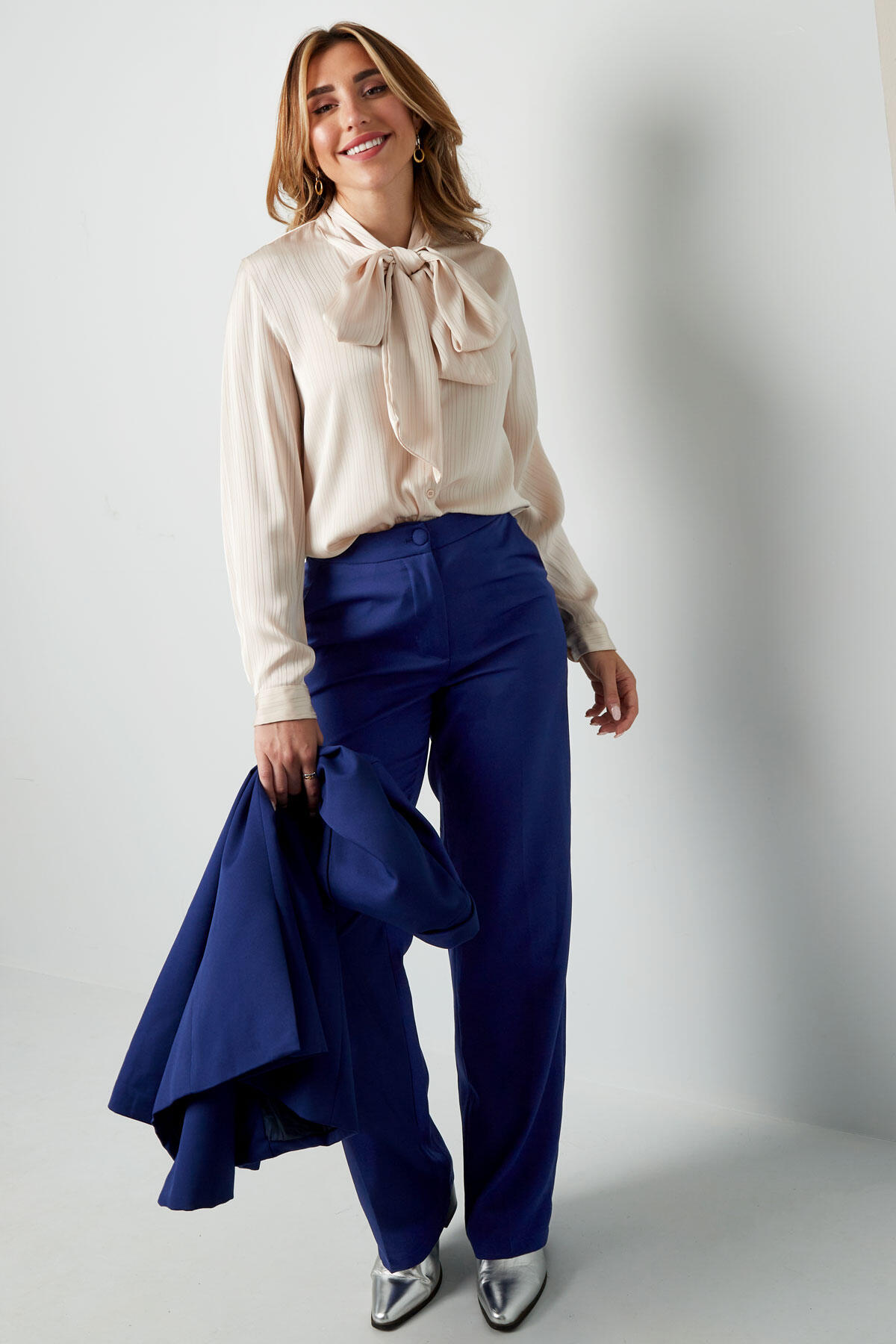 Cremefarbene Bluse mit Schleifendetail h5 Bild5