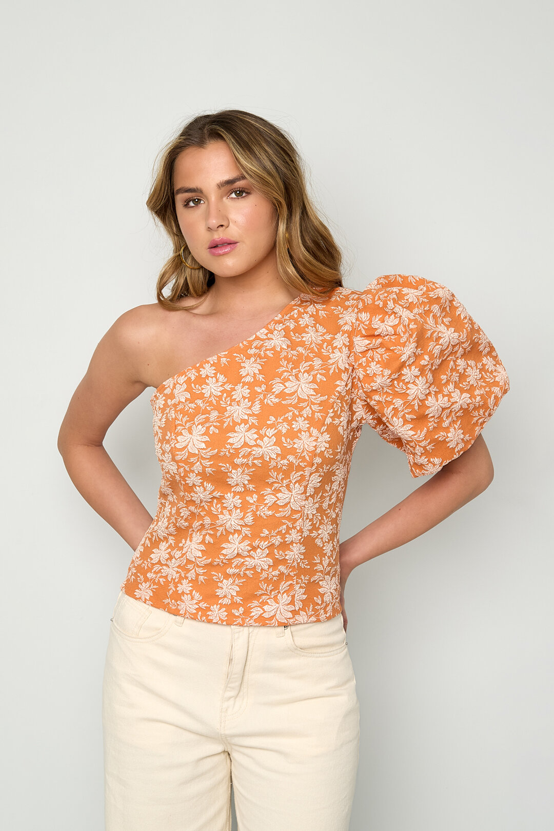 Einseitig schulterfreies Blumen-Top Bild4