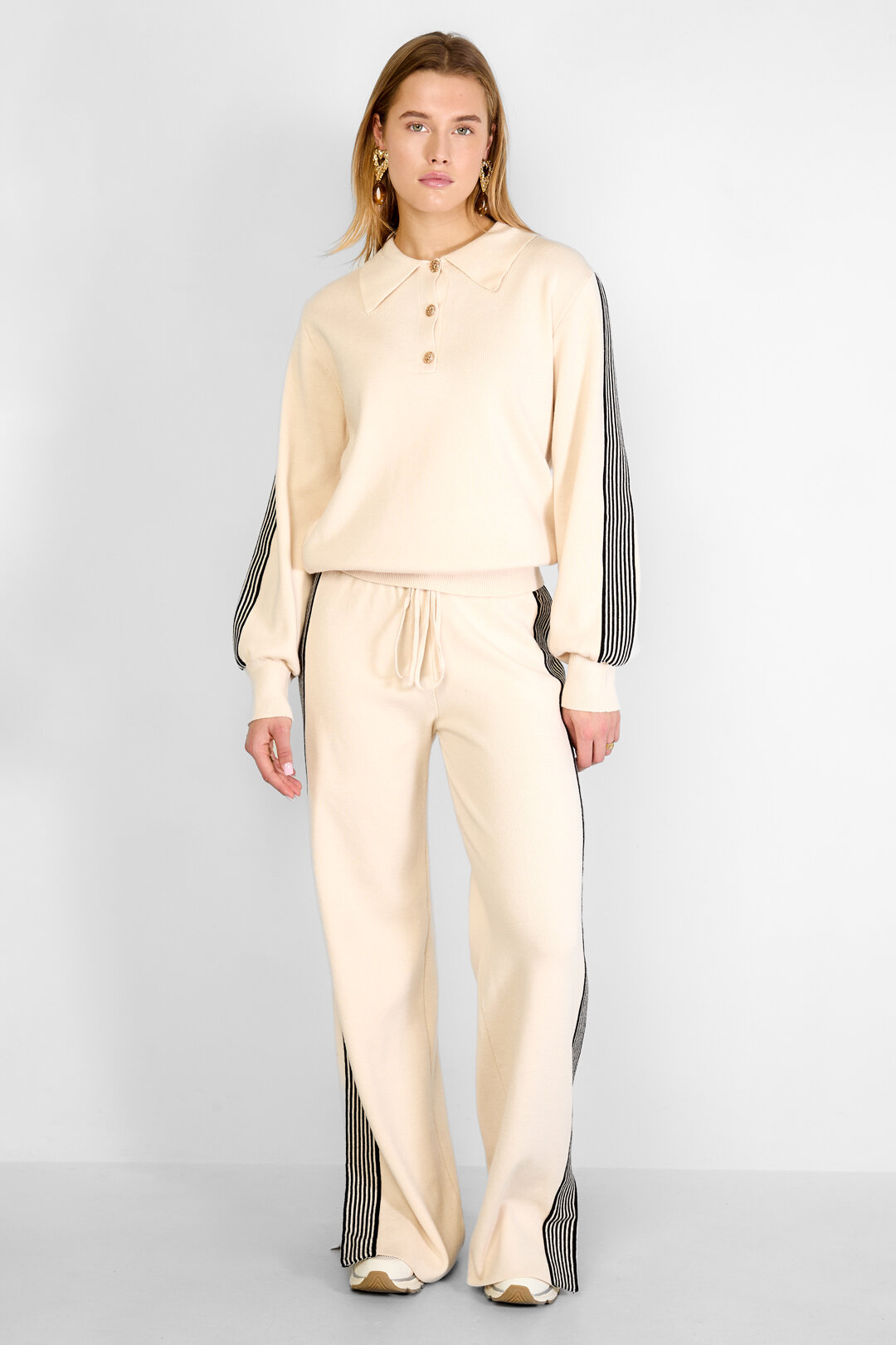 Knitted trousers with stripes Picture10