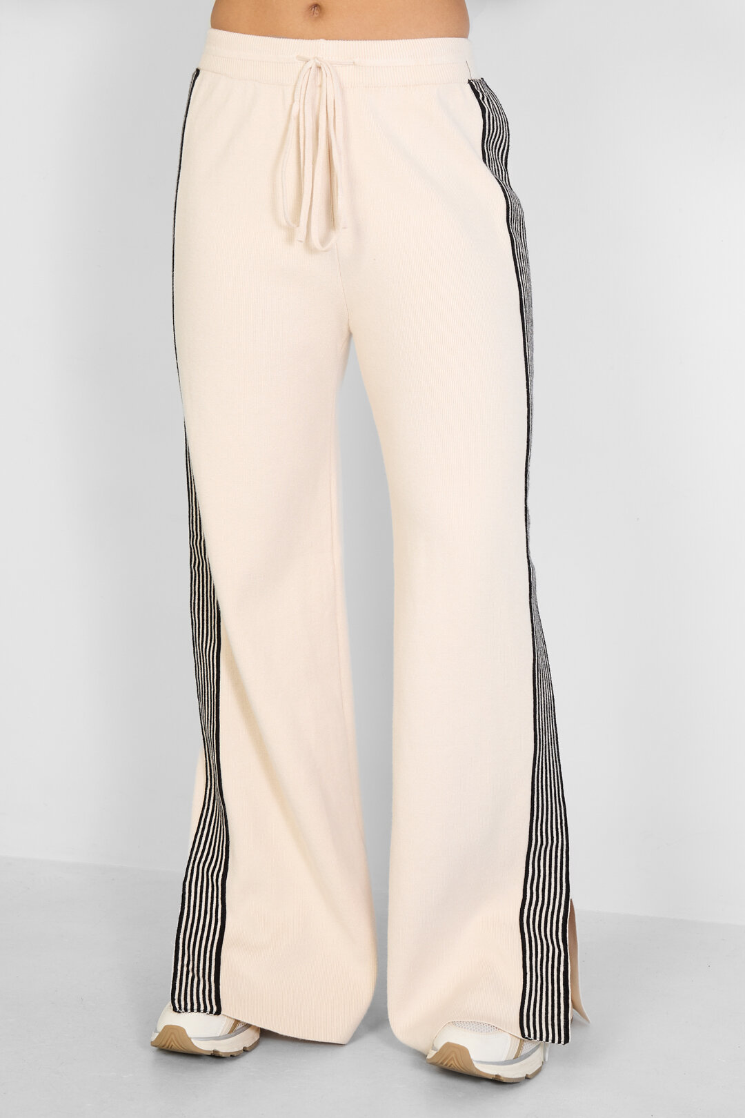 Knitted trousers with stripes Picture8