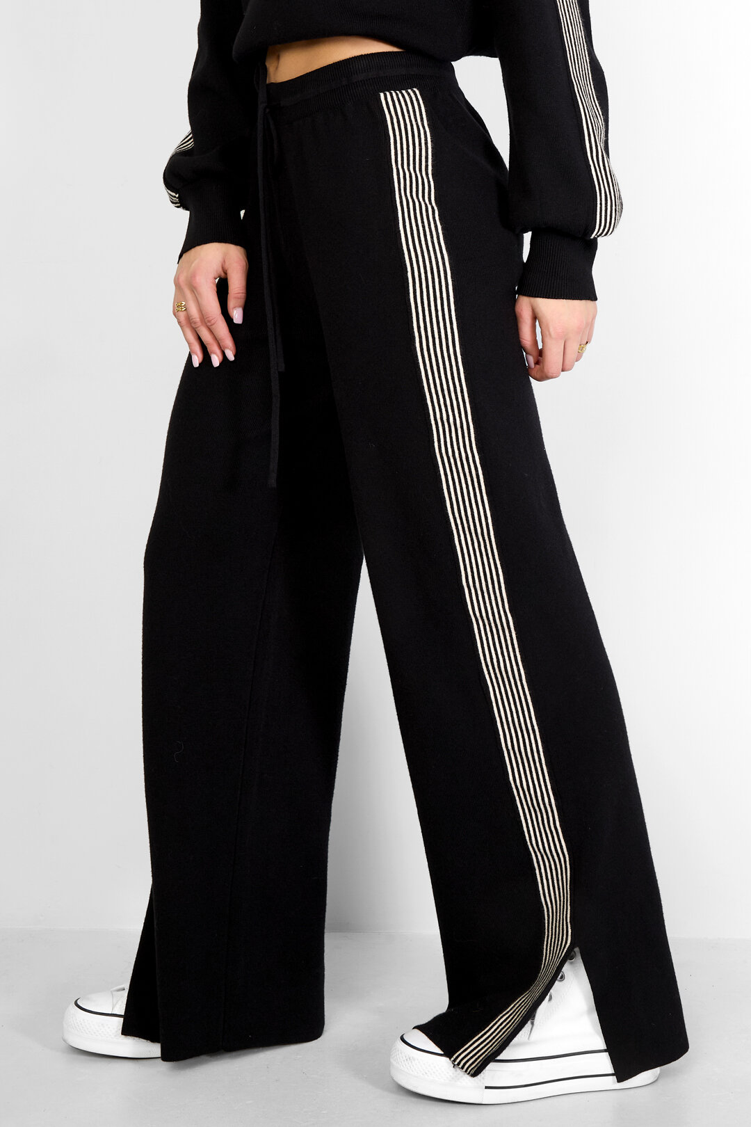 Knitted trousers with stripes Picture12