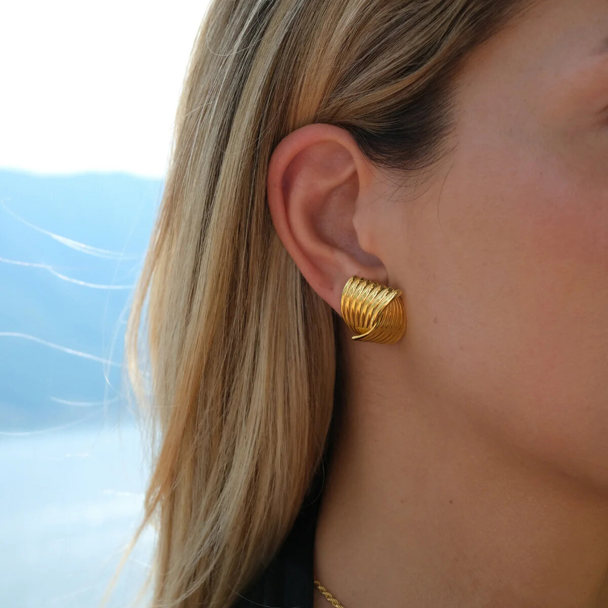 1 paio di orecchini a bottone da donna in acciaio inossidabile placcato oro , stile semplice e alla moda Immagine6