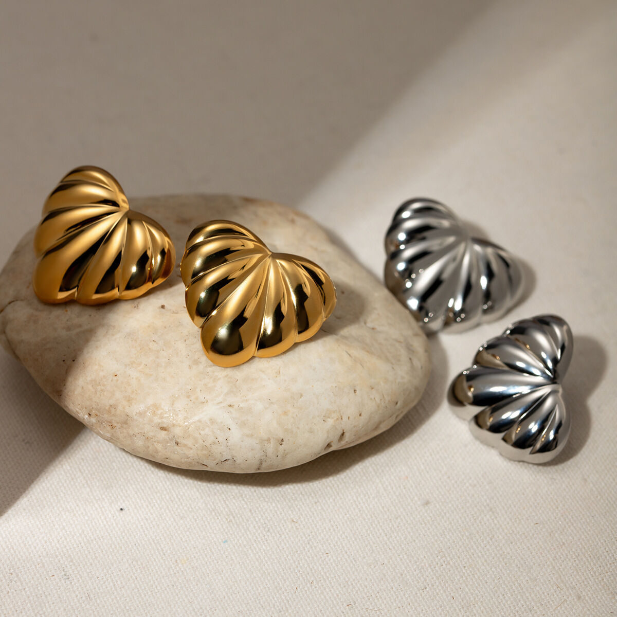 1 Pair Puff Heart Shape Stainless Steel Waterproof Stud Earrings 2