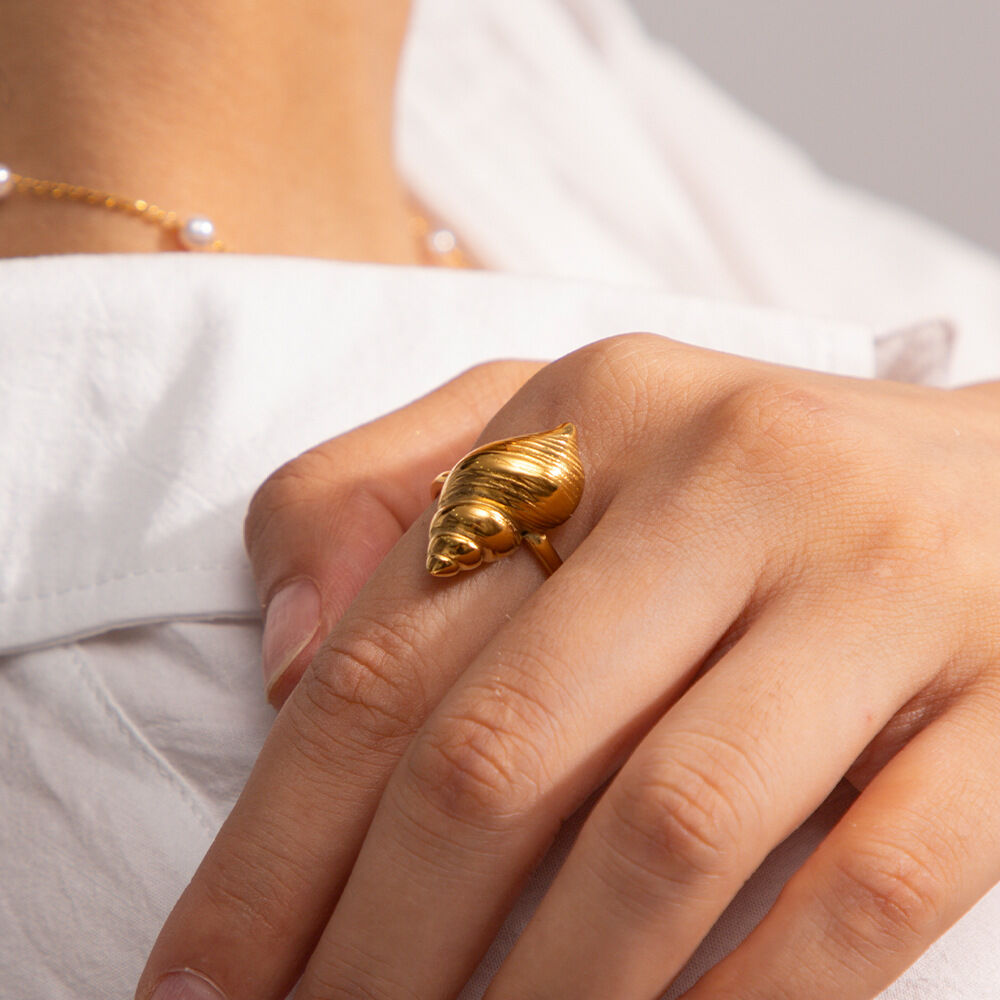 Bijoux européens et américains de nouvelle série d'éléments marins pour femmes, boucles d'oreilles et colliers en acier titane de luxe haut de gamme en gros h5 Image10