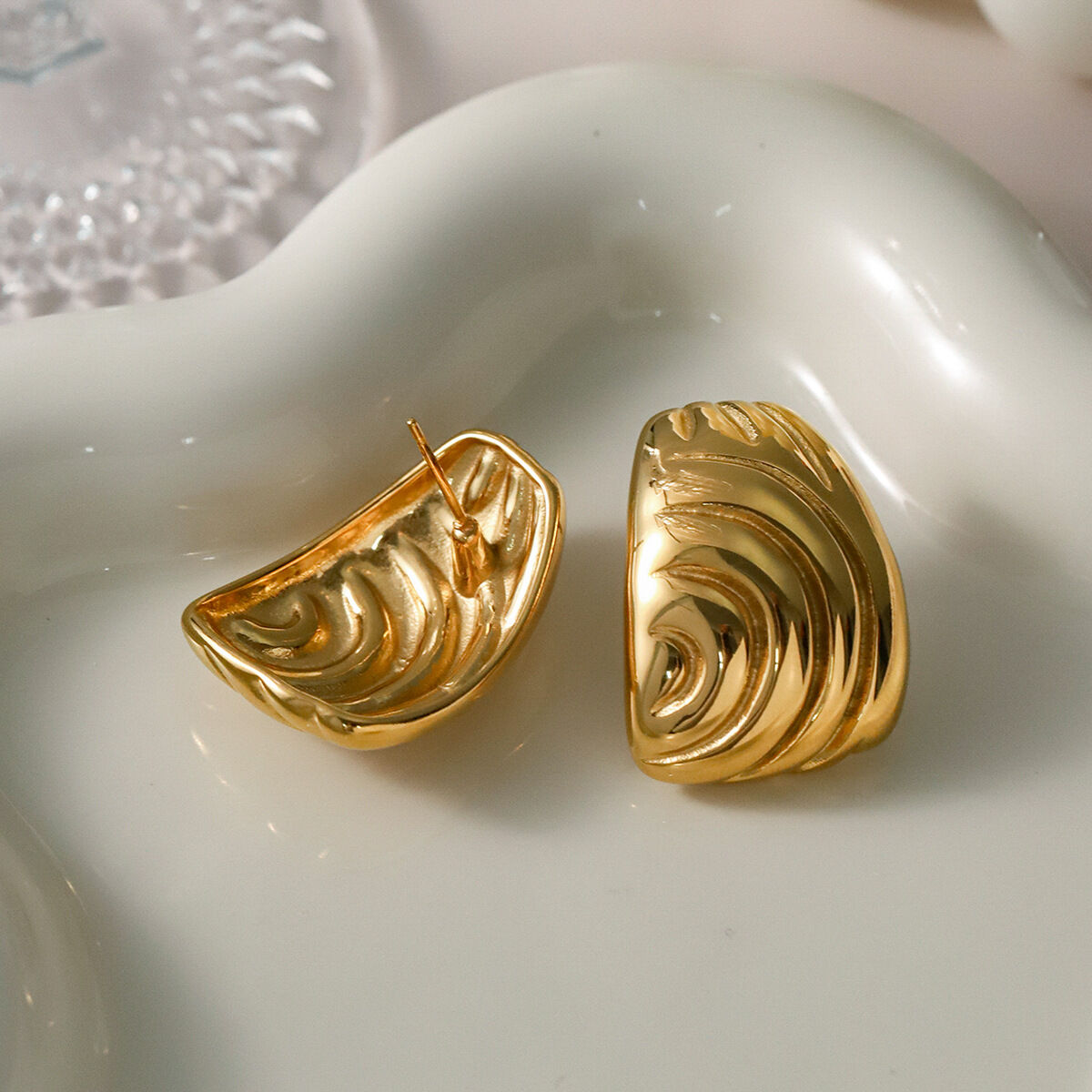  18 karat gold edelstahl unregelmäßige form faden ohrringe in links und rechts asymmetrische titan stahl ohrringe für frauen Bild3