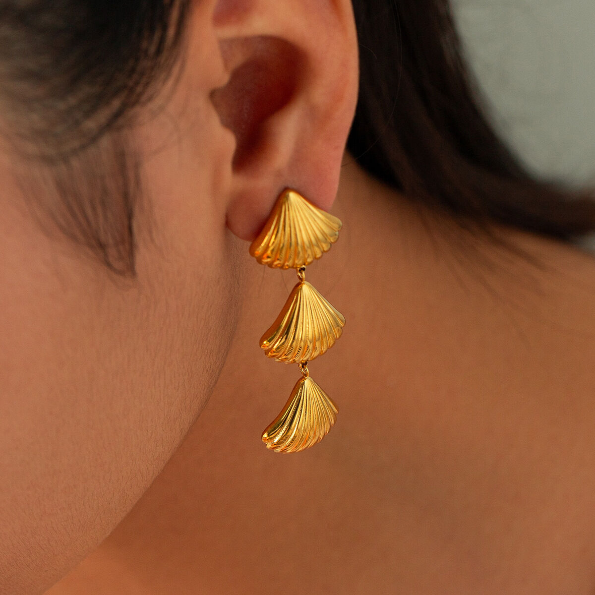 tendenza moda semplice e versatile da donna in acciaio inossidabile dorato con 3 conchiglie orecchini pendenti di alta qualità h5 Immagine4