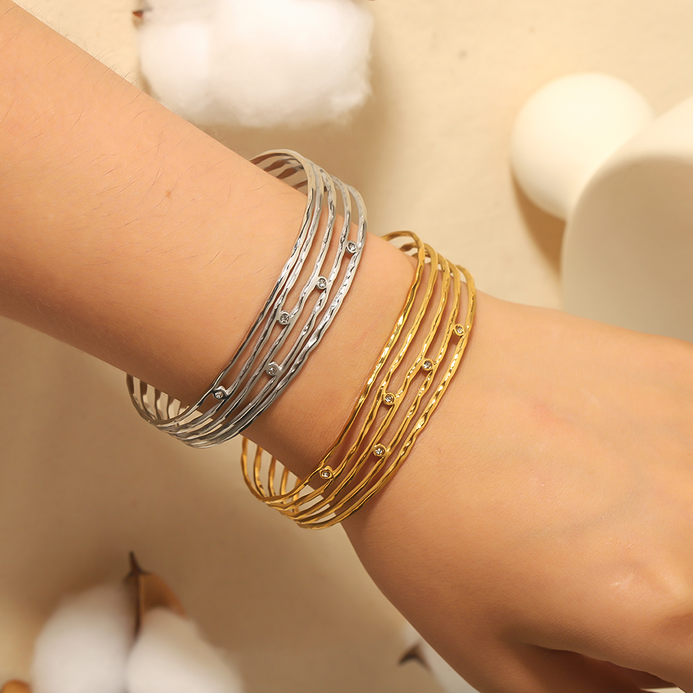 1 pair of fashionable classic  gold-plated stainless steel hollow multi-line zircon open bracelet 2