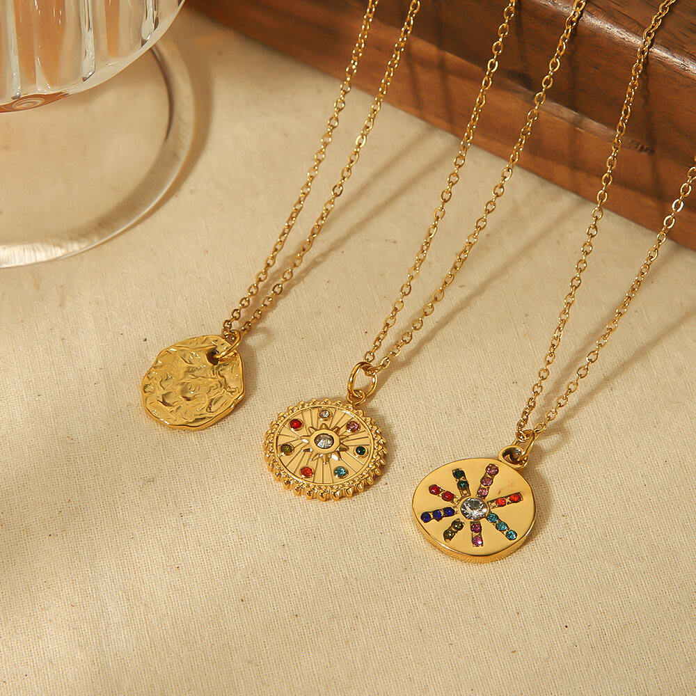 1 pezzo di collana con ciondolo geometrico in acciaio inossidabile placcato oro 18k squisito e alla moda con diamanti colorati per l'uso quotidiano delle donne h5 Immagine4