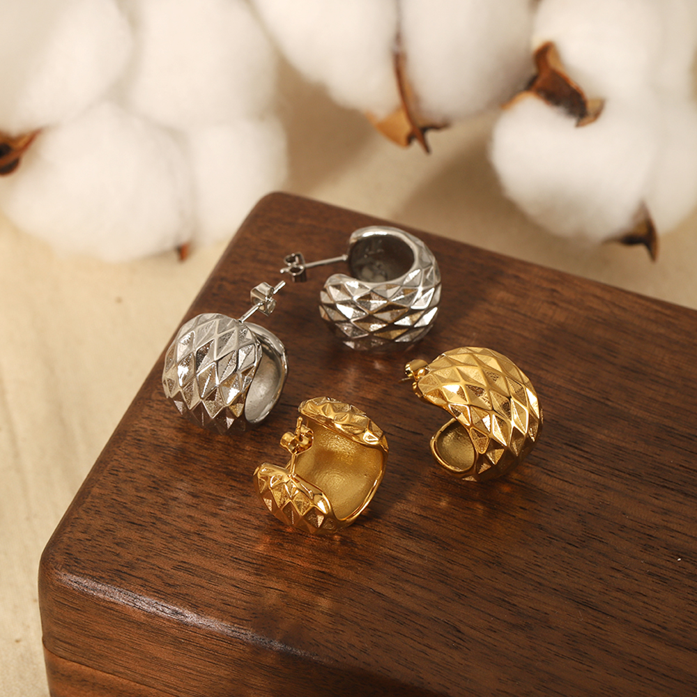 1 paire de boucles d'oreilles sphériques classiques en acier inoxydable plaqué or  à texture diamant pour bijoux pour femmes à porter au quotidien h5 Image3
