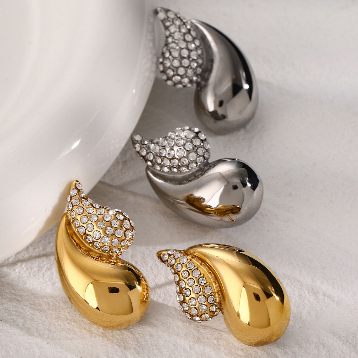    new  gold stainless steel/chubby double-layer teardrop-shaped diamond earrings are divided into left and right sides