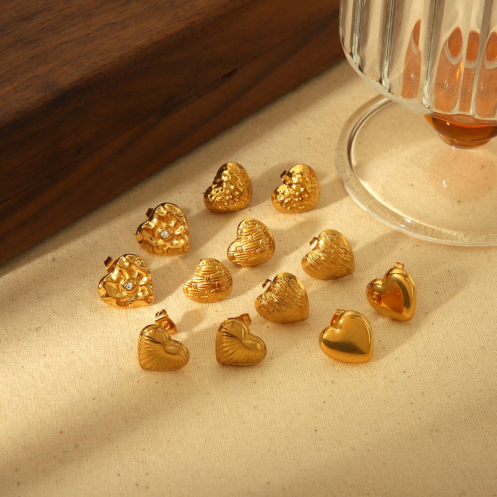 1 paio di eleganti e alla moda orecchini a forma di cuore in acciaio inossidabile placcato oro 18k con texture geometrica per gioielli da donna da indossare ogni giorno h5 Immagine3