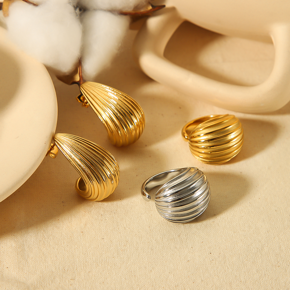 1 piece of exaggerated fashion  gold-plated stainless steel metal stripe open ring for women's jewelry for daily wear 2