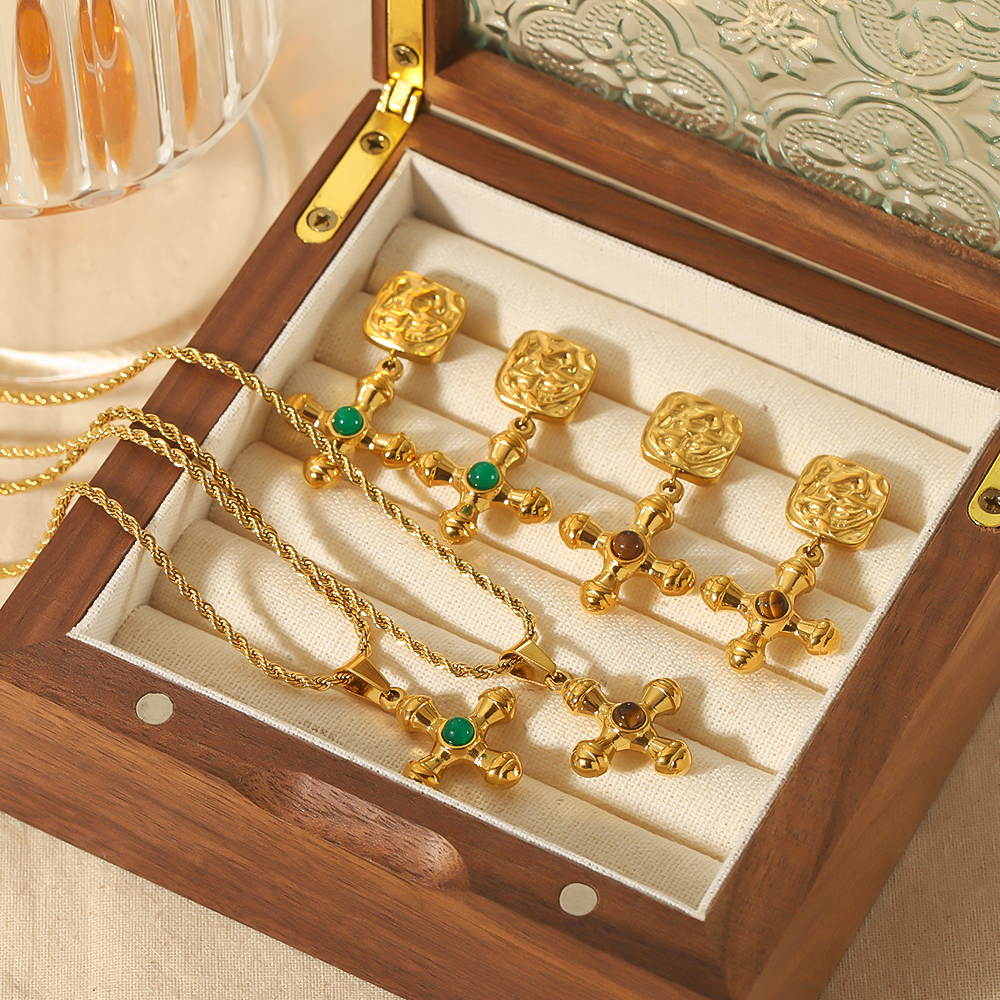 1 Paar Simple Series Retro Kreuz 18 Karat vergoldet künstliche Edelstein Damen Ohrringe Set
