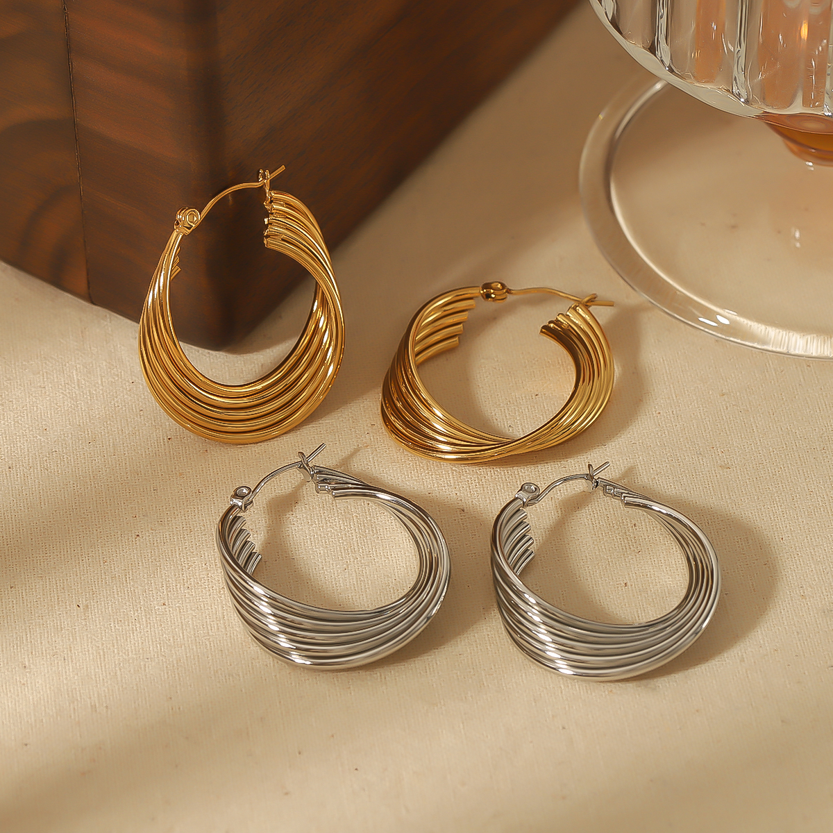 1 paio di orecchini geometrici classici personalizzati in acciaio inossidabile placcato oro 18k a cinque fili per l'uso quotidiano delle donne