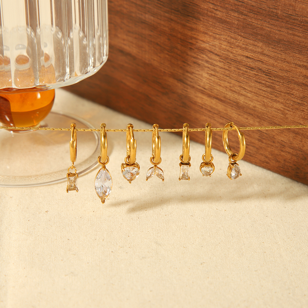 1 Paar Simple Series Tägliche geometrische 18 Karat vergoldete Zirkonia-Ohrringe für Damen h5 Bild4