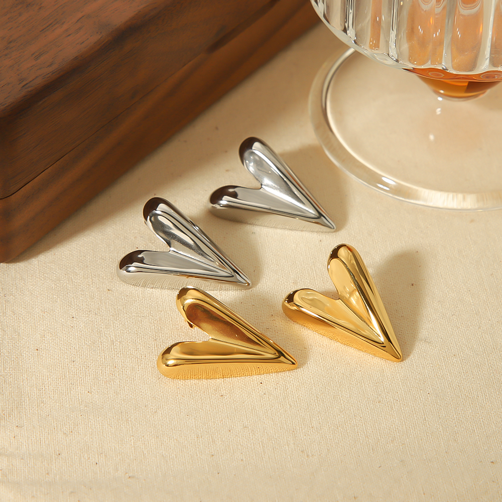 1 paire de boucles d'oreilles géométriques tridimensionnelles en acier inoxydable plaqué or , simples et à la mode, en forme de cœur, pour un usage quotidien pour les femmes Image4