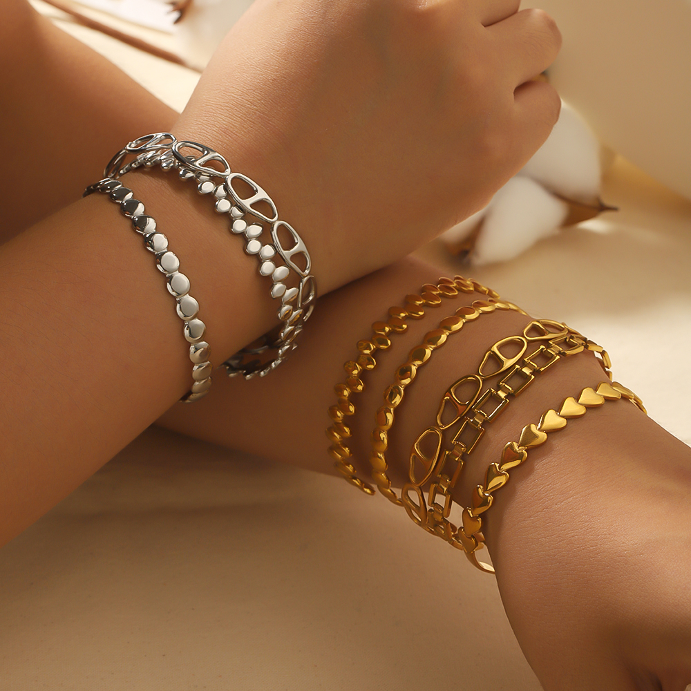 1 piece of fashionable and simple  gold-plated stainless steel hollow geometric heart oval open bracelet for women's jewelry for daily wear