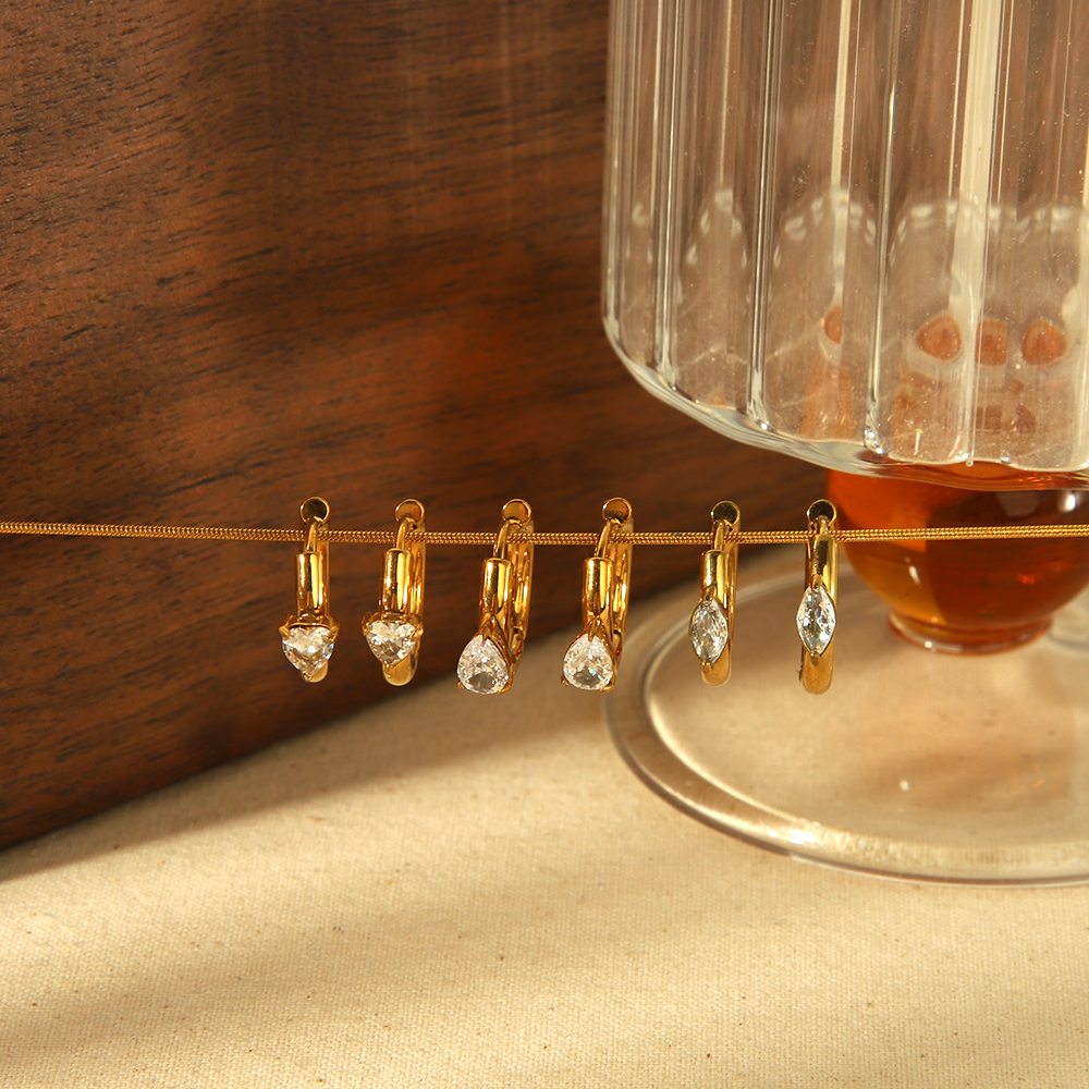 1 paio di orecchini semplici e alla moda in acciaio inossidabile placcato oro 18k con goccia d'acqua e zirconi per le donne, da indossare ogni giorno