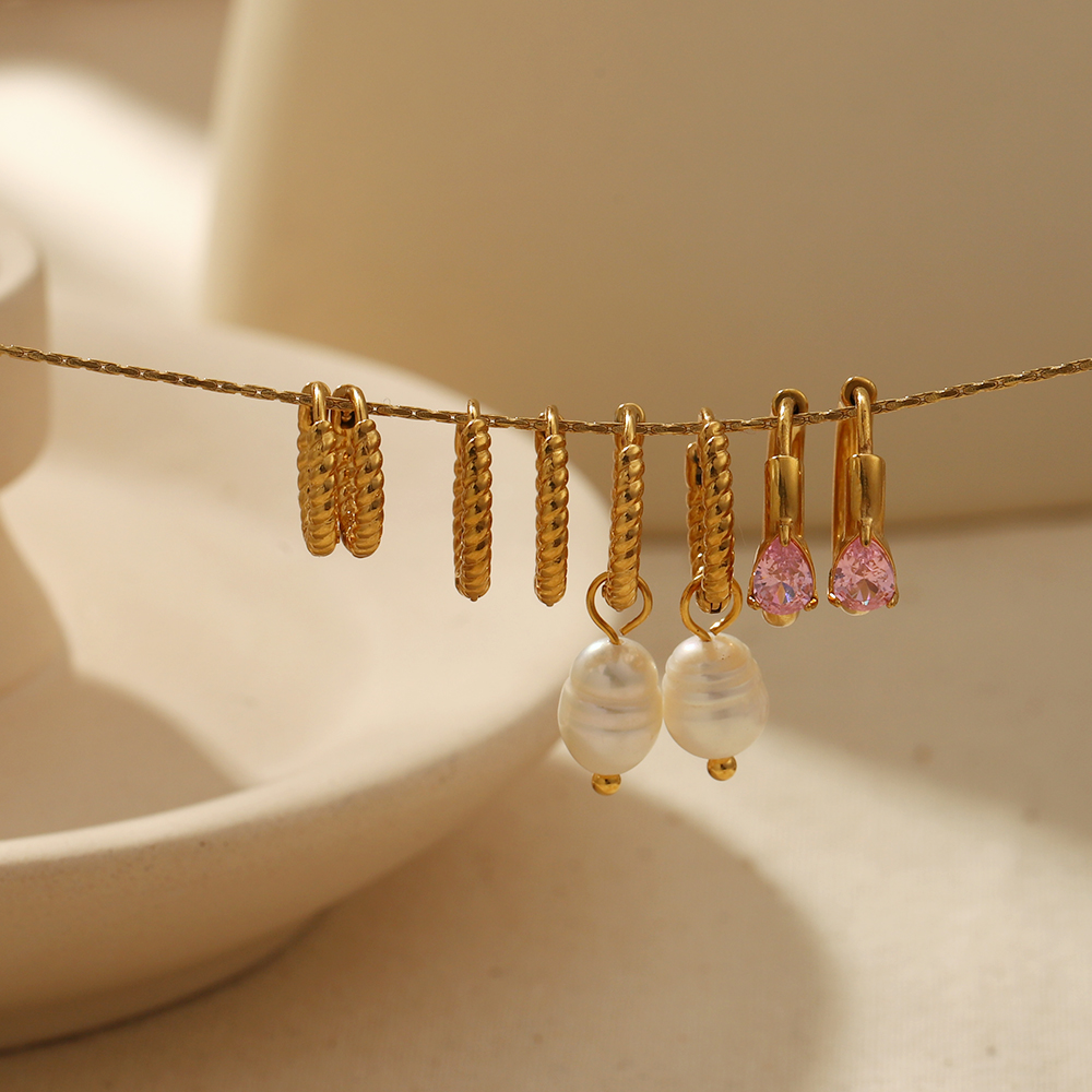 1 paire de boucles d'oreilles créoles torsadées classiques simples en acier inoxydable plaqué or  avec pendentif en perle pour bijoux pour femmes à porter au quotidien h5 Image3